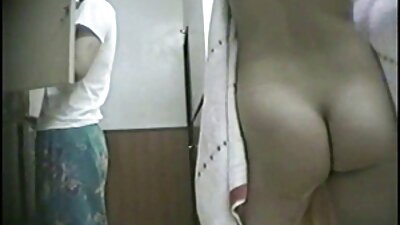 Bunkó feleség dugás a vonaton arczolt, miután megszopta a férjét és az idegen kutyázást